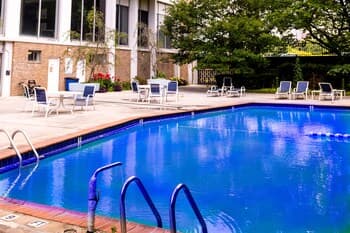 DTWN 2 Bed Condo with King Bed and Gym