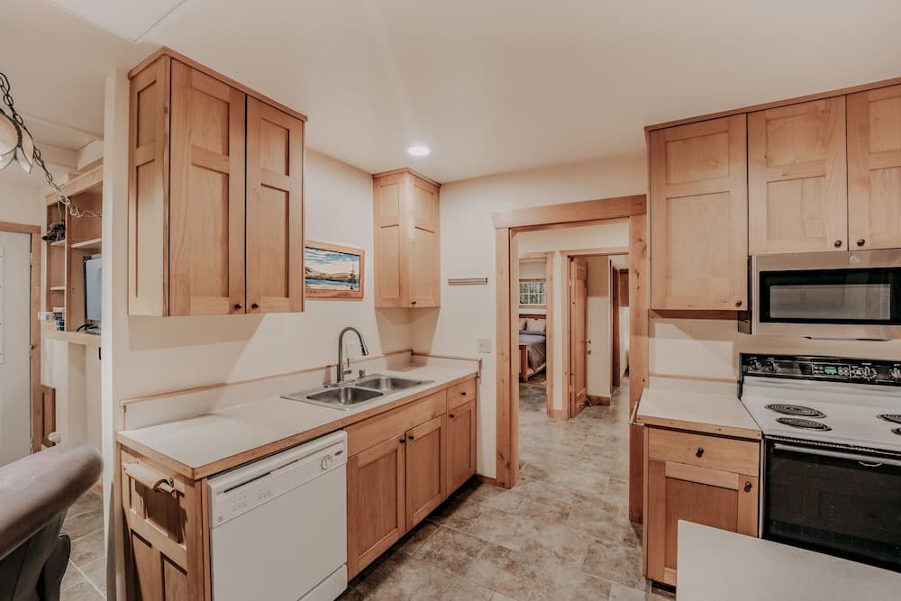 82mf - Wifi - Pets Ok - Wood Stove