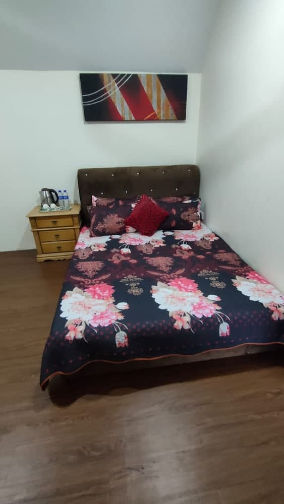 OYO Home 90711 Roses Villa