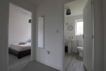 Beautiful 4-bed House 15 Mins to Cardiff & Newport