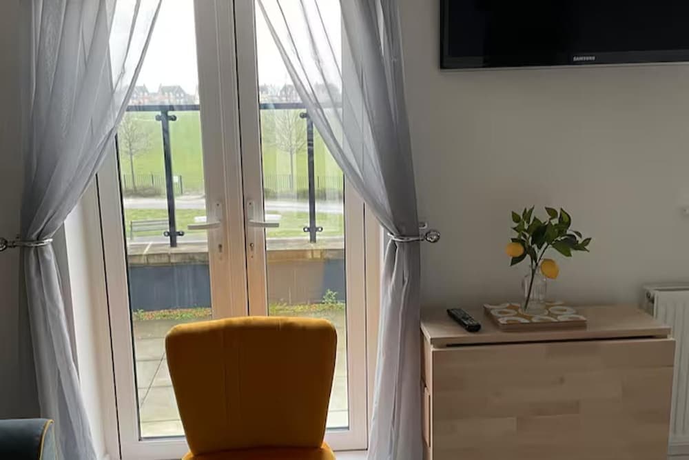 2 Bed-sleeps 7-free Parking-balcony