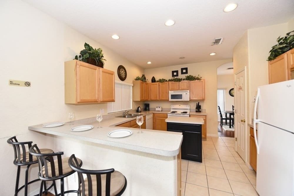 Cozy 5bed High Grove Resort W Pool, Spa, Game Rm, Mins To Disney-133 5 Bedroom Home by RedAwning