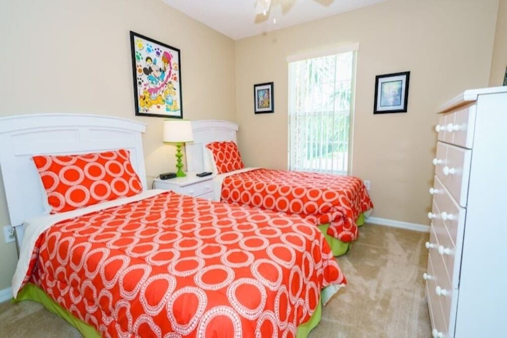 Crystal: 3 Br Th Gated Resort 10 Minutes To Disney 3 Bedroom Townhouse