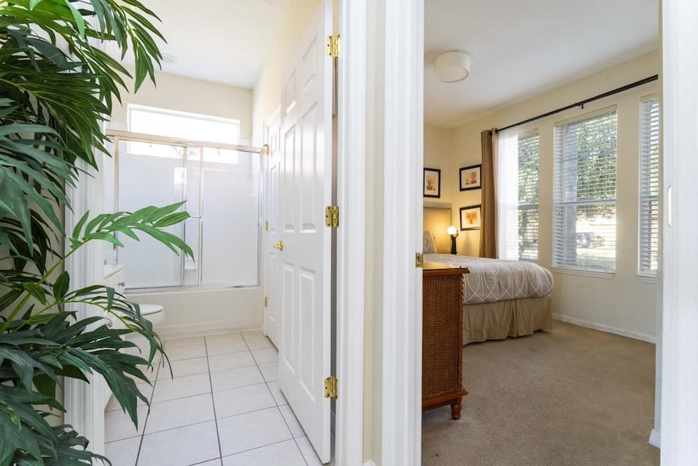 Gorgeous 4 Bedroom w Pool Close to Disney 920