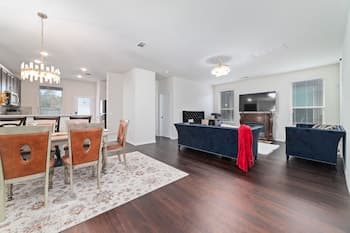 ECLIPZ Modern CEO Corp House