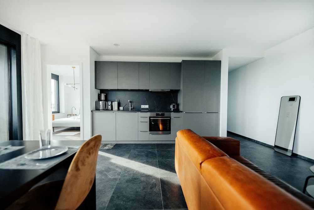 Inviting Apt w Spa Fitness & Swim Pool