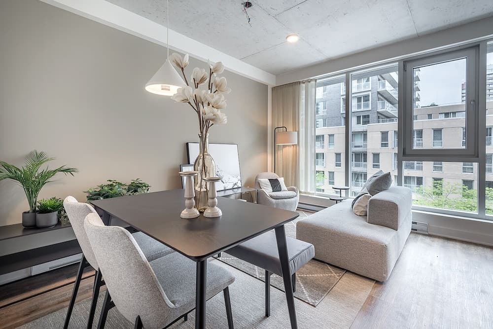 Corporate Business stays in MTL DT