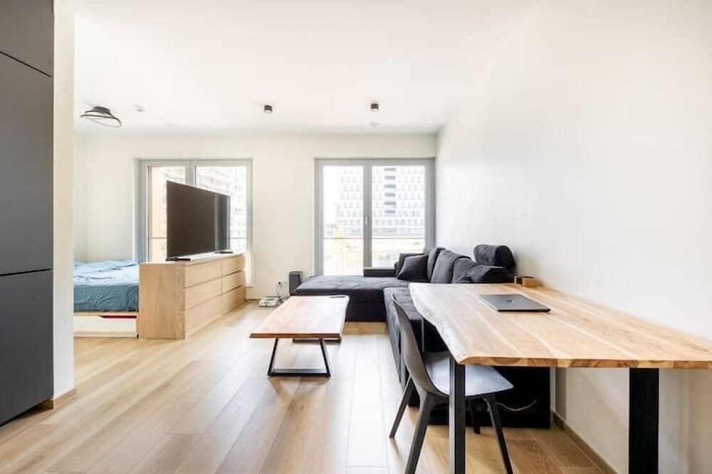 Modern Studio PwC Deloitte in Cloche dOr