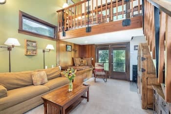 Manitou Lodge 5 Hotel Room