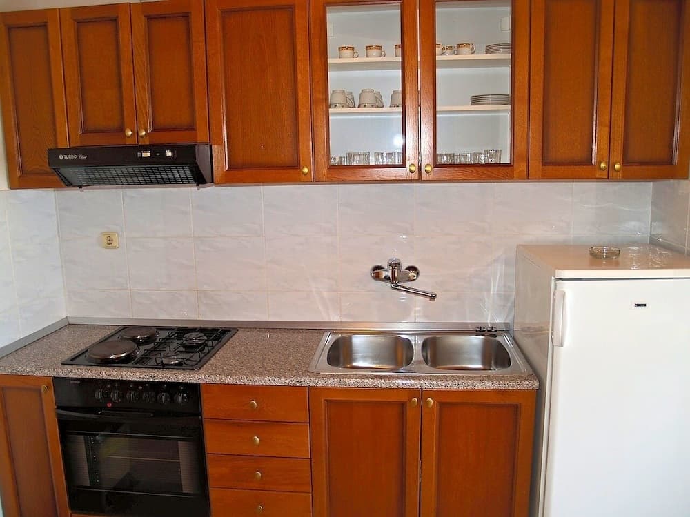 Sea View Apartment Reno, Sleeps 5