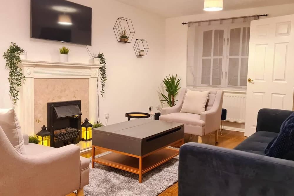 Charming 3-bed House in London With Jacuzzi