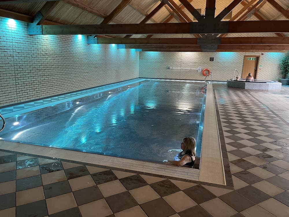 Pine Boutique Lodge With hot tub for Couples & dog