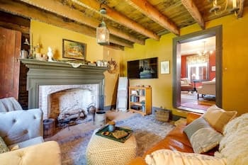 Cumberland House - A Cozy Historical Stay