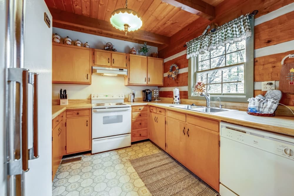 Mossie Oak Cabin 2 Bedroom Cabin by RedAwning