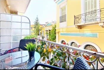 Magnificent Apartment Under the Acropolis