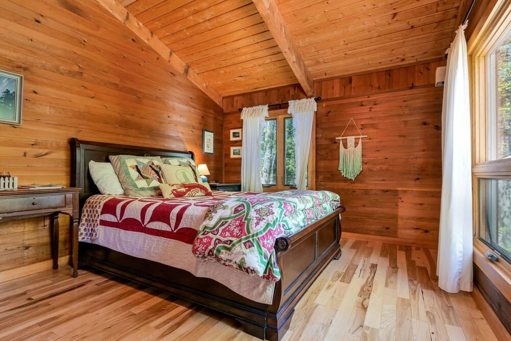 Living The Lake Dream 2 Bedroom Home by Redawning