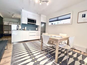 Chic, Modern Walk Anywhere @ Viking Lodge 206 1 Bedroom Condo by Redawning