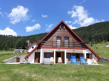 Captivating 3-bed House in Zabljak, Zminica