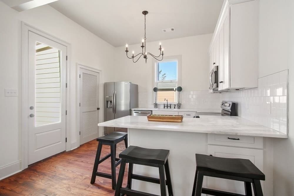 Uptown Cottage Sleeps 5