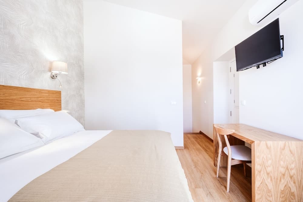 Casa das Andorinhas - 1 Bedroom Apartment Sleeps 4