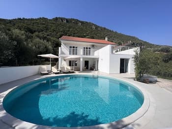 Remarkable 4-bed Villa in Denovici