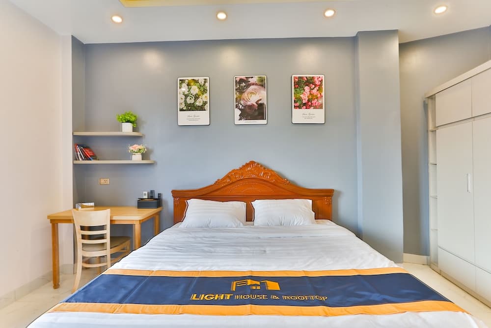 Lighthouse & Rooftop