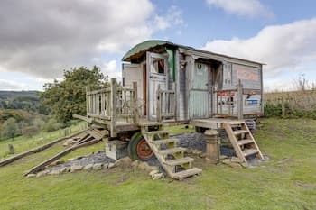 Glamping Wagon - 1 x Double Bed, 2 x Single Bed