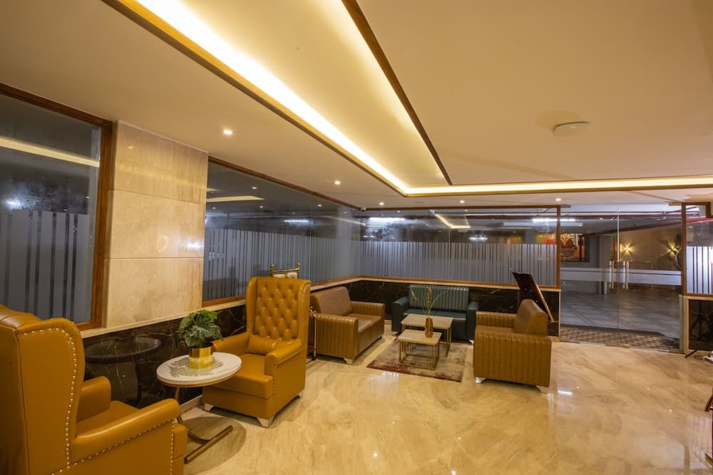 Royal Plaza Suites by RAK Rooms