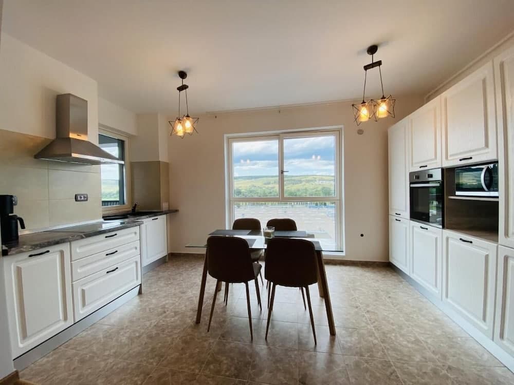 Deluxe Apartment with Balcony & Parking