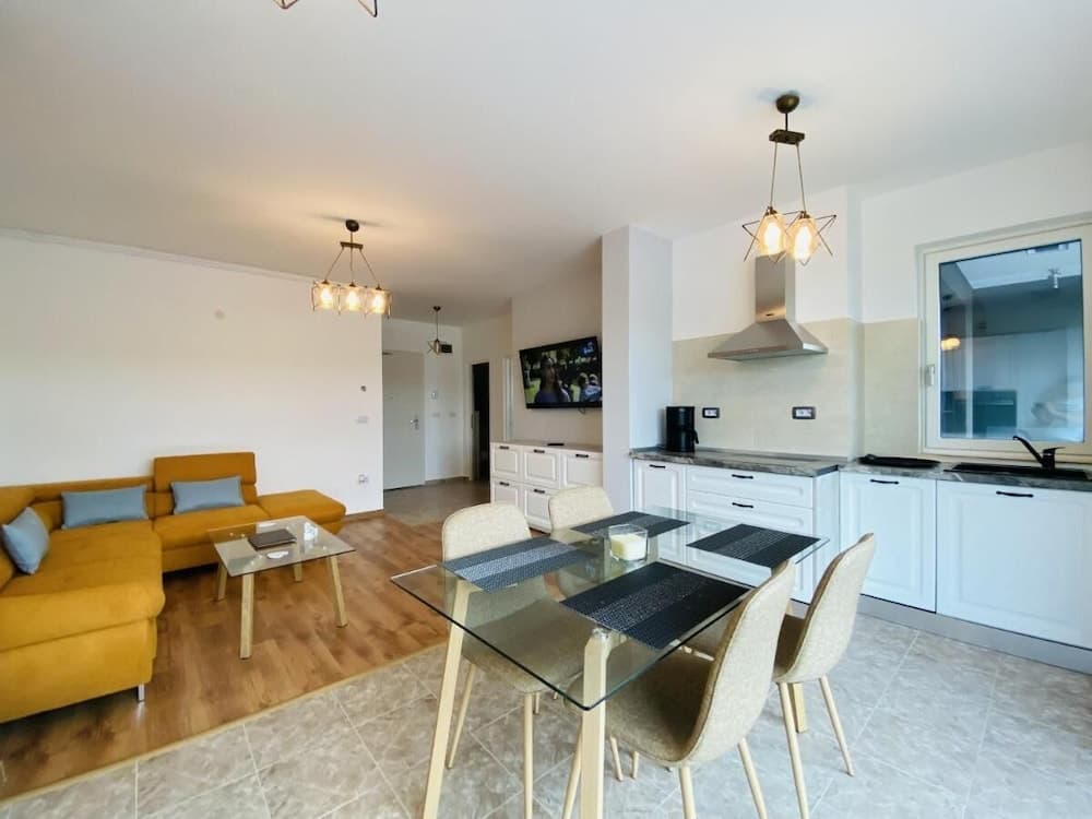 Deluxe Apartment with Balcony & Parking