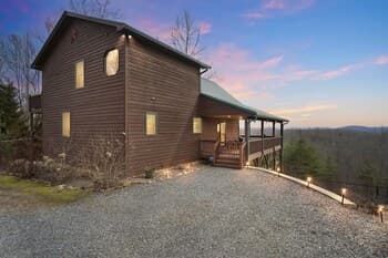 Solar Powered, Mountaintop Chalet With Hot Tub - Pet Friendly! 3 Bedroom Chalet by Redawning