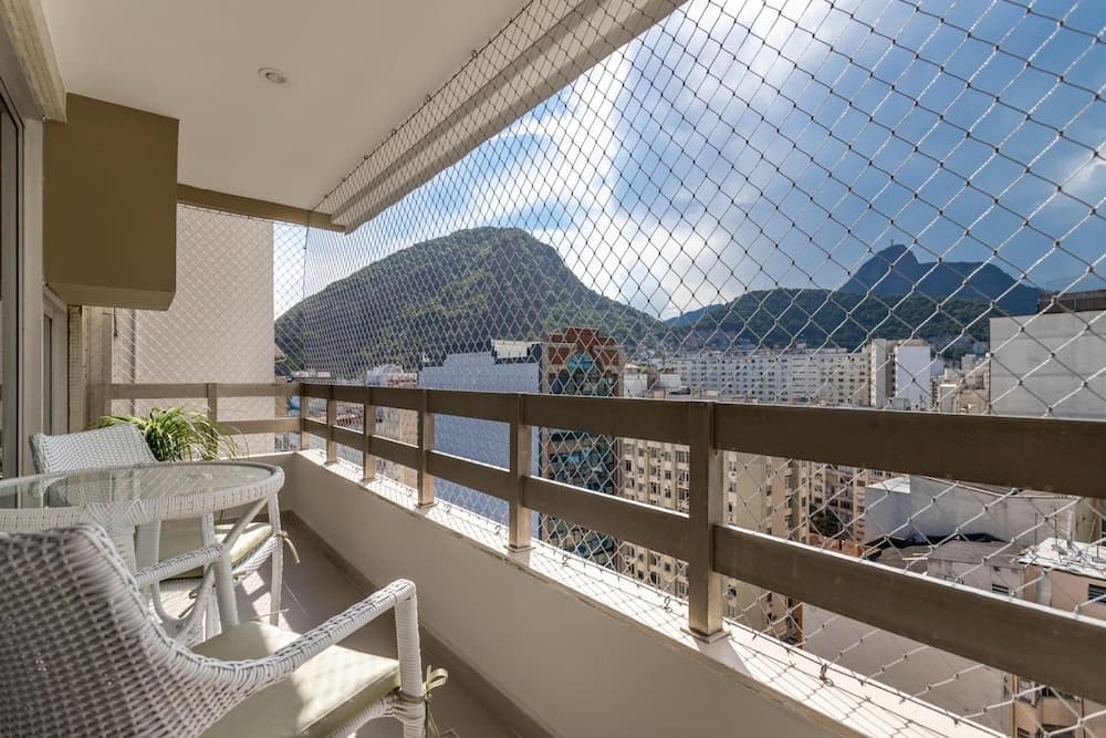 Comfort in Copacabana 100m From the Beach Br1307