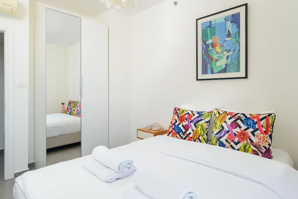 Deluxe & Terrace with City Overview by FeelHome