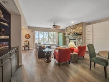 Lake Front Keowee Condo W/ Balcony & Resort Amenities! 2 Bedroom Condo by Redawning