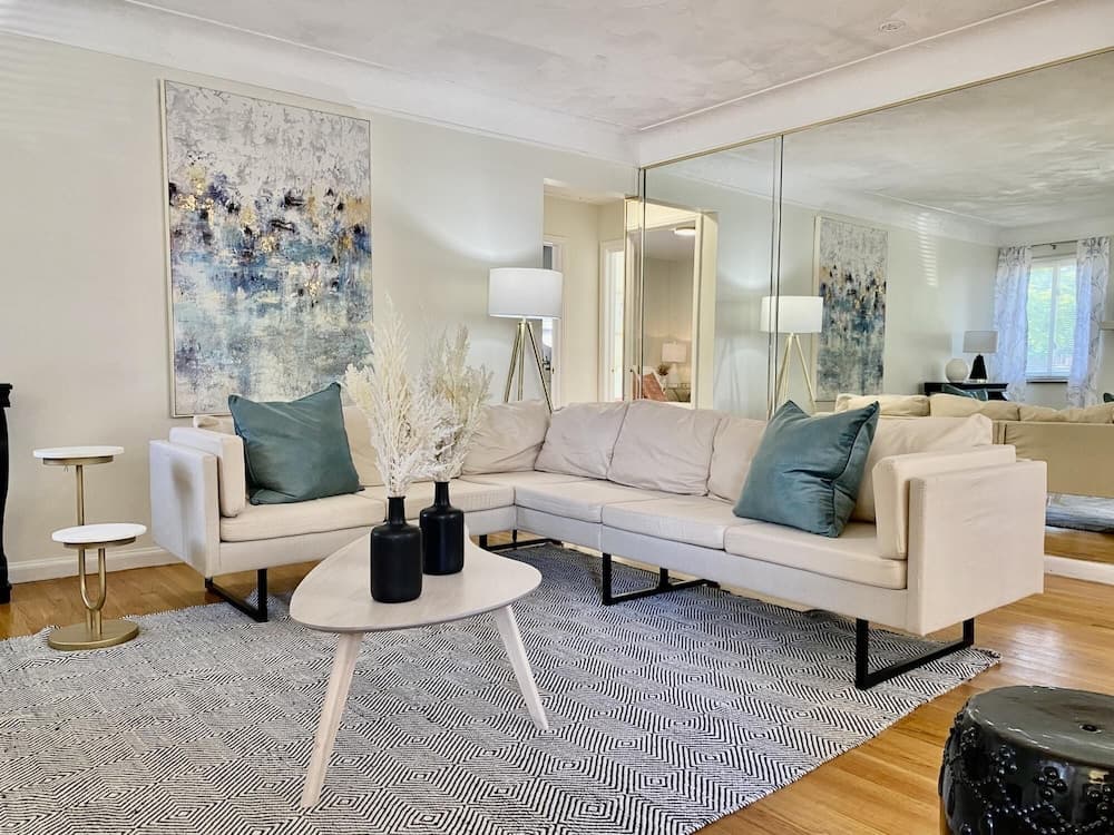 Grosse Pointe Detroit Relaxing Family Home