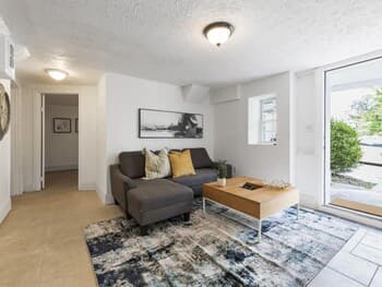 Bsmt Suite Near Stadium w Parking Coffee BBQ AC