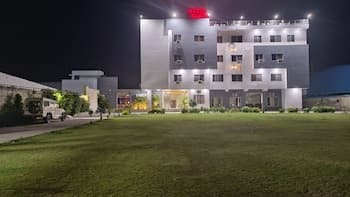Kanha Hotel & Resort