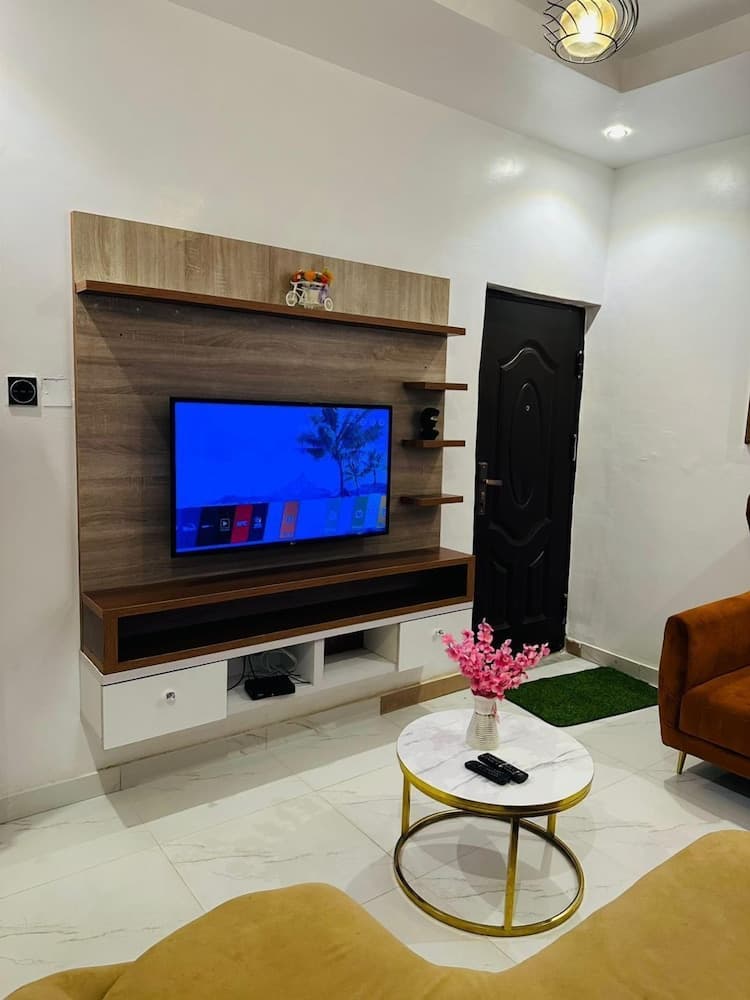 Mini Flat with Starlink Internet & Pool