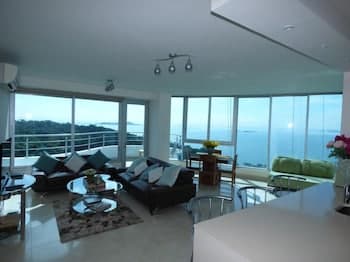 18F Luxury Wraparound Oceanview Panama Canal