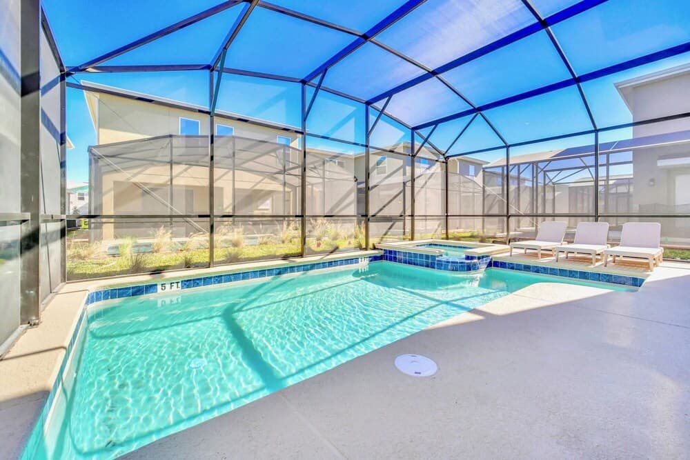 6BR - Family Home - w Private Pool Hot tub