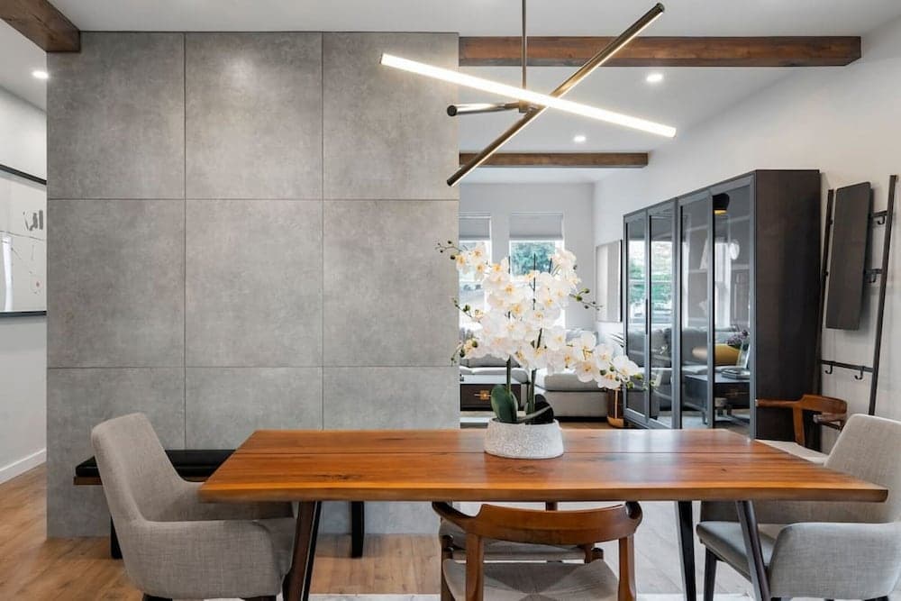 Mclean Stunning 3 Bdrm Reno - Few Blocks off Commercial