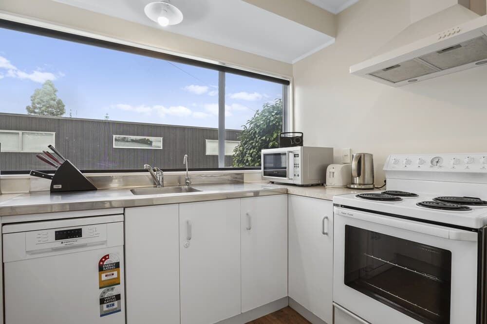 Modern Central Home - Parking & Aircon