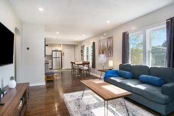 Gorgeous Notre Dame Get Away Comfy Beds Wifi Coffee Games