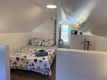 Loft At The Beach 1 Bedroom Apts by Redawning