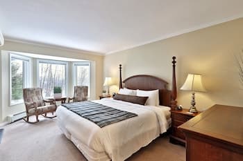 The Birch Ridge: English Gentleman's Room #9 - King Suite In Killington, Vermont. Hot Tub. 1 Bedroom Home