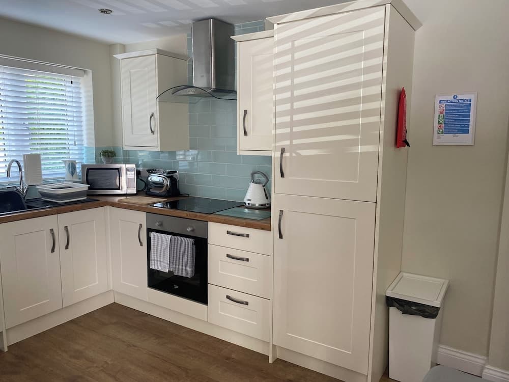 Modern 2-bed House and Parking Tibshelf Derbyshire