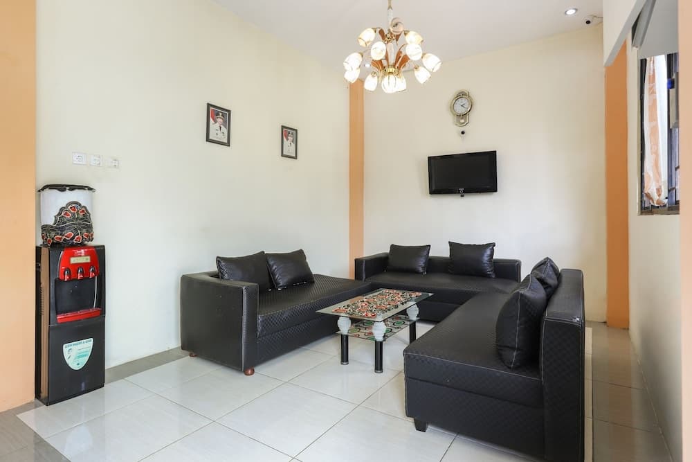 OYO 3802 Wisma Cahaya Abadi