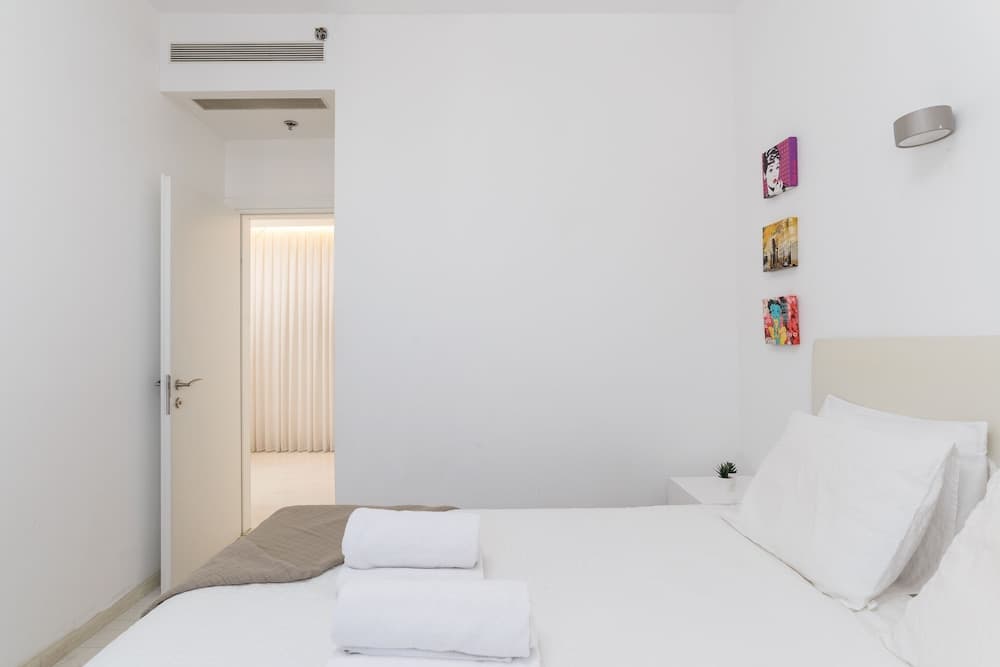 Bat Yam Luxury with Terrace & Sea View