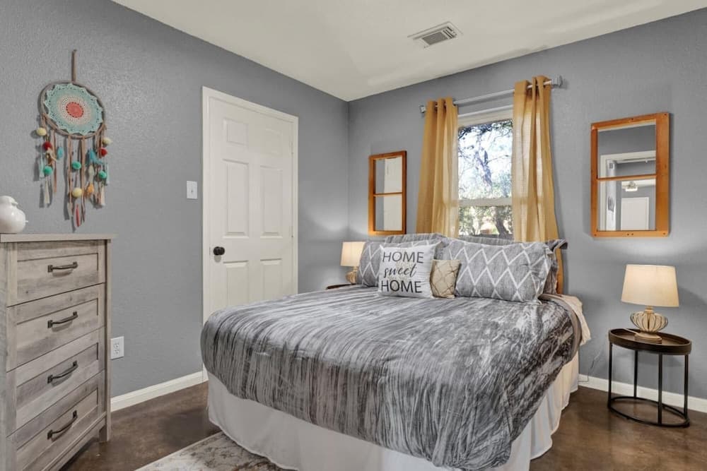 Le Chic on Creek - Central Location