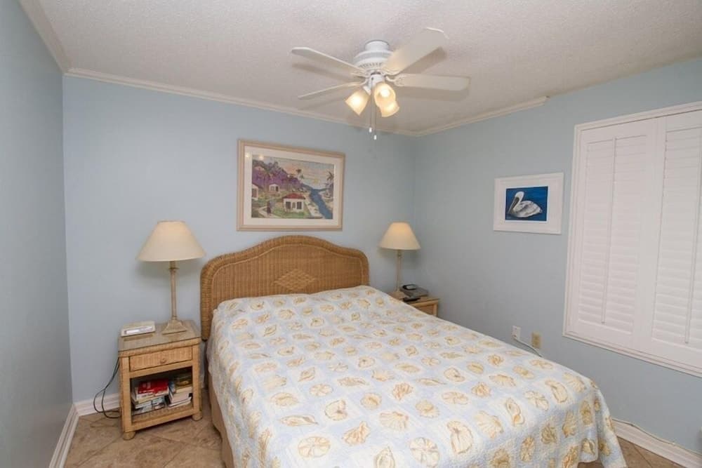 Pelican Beach 0712 2 Bedroom Condo by Pelican Beach Management